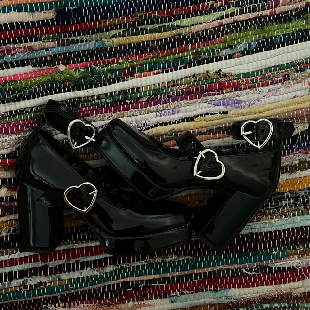 Dolls kill size 5 heels